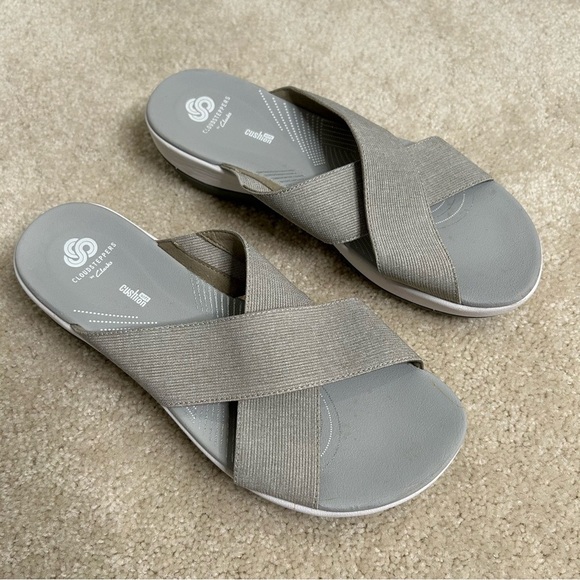 Clarks Cloudsteppers Arla Elin Slide Cushioned Sandals  Sz 9 - Picture 1 of 9